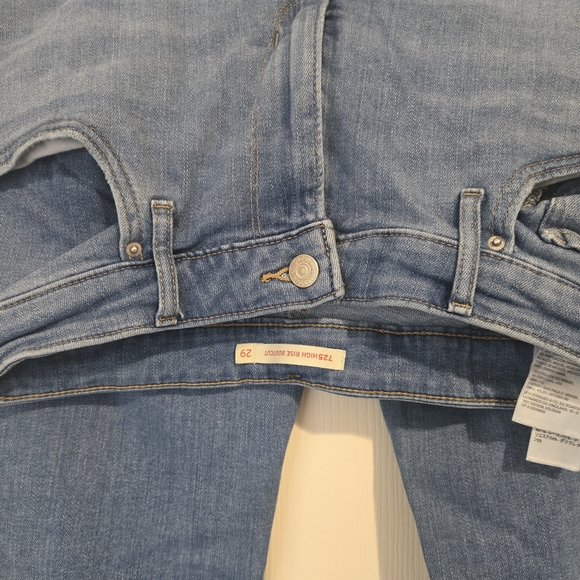 Levi's High Rise Bootcut - Picture 4 of 6